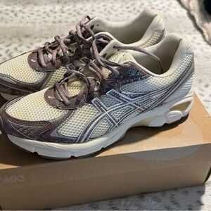 ASICS Men’s Cream and Mauve Gray Sneakers